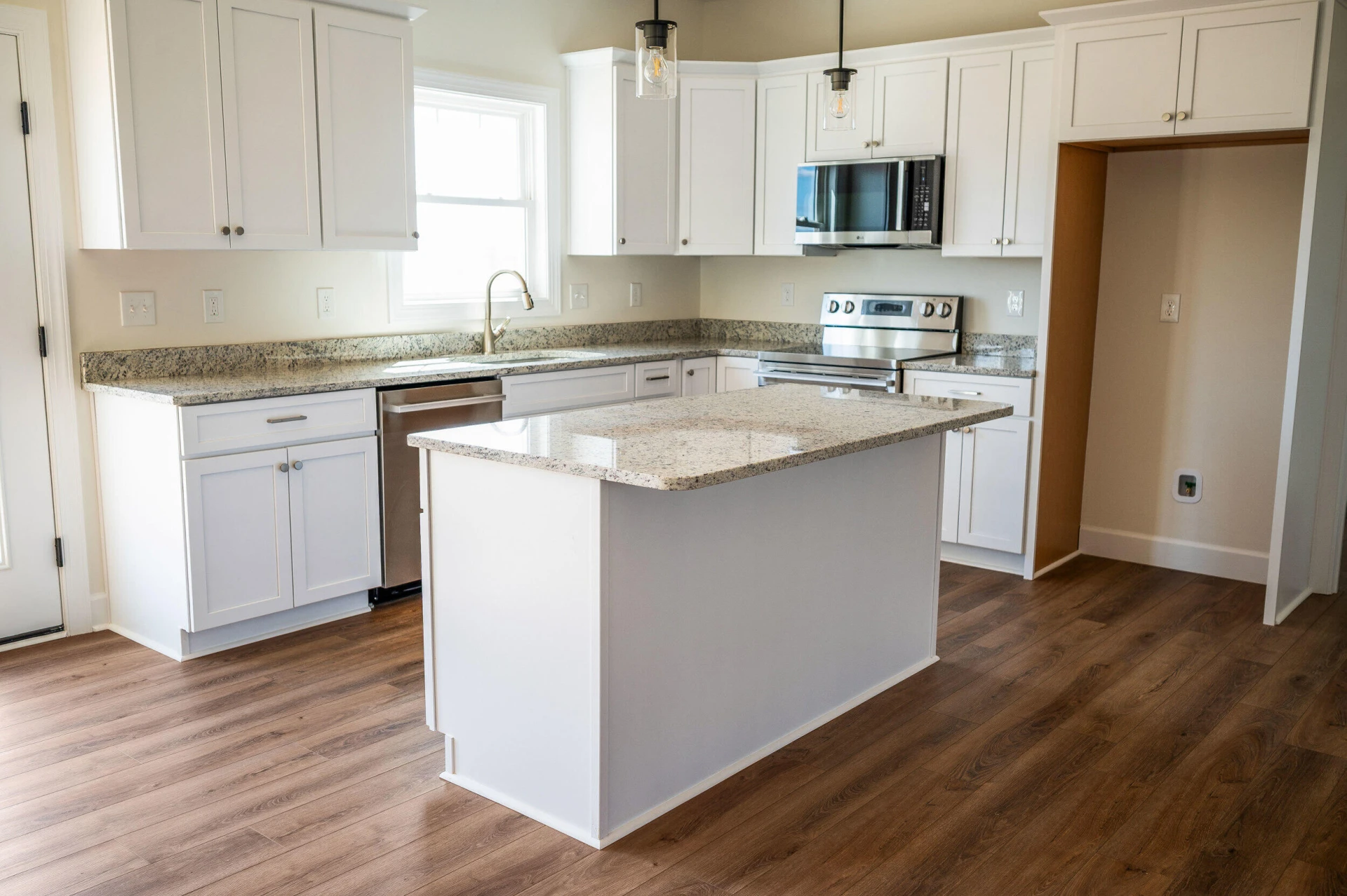 10606 Leesville RD - Photo 12