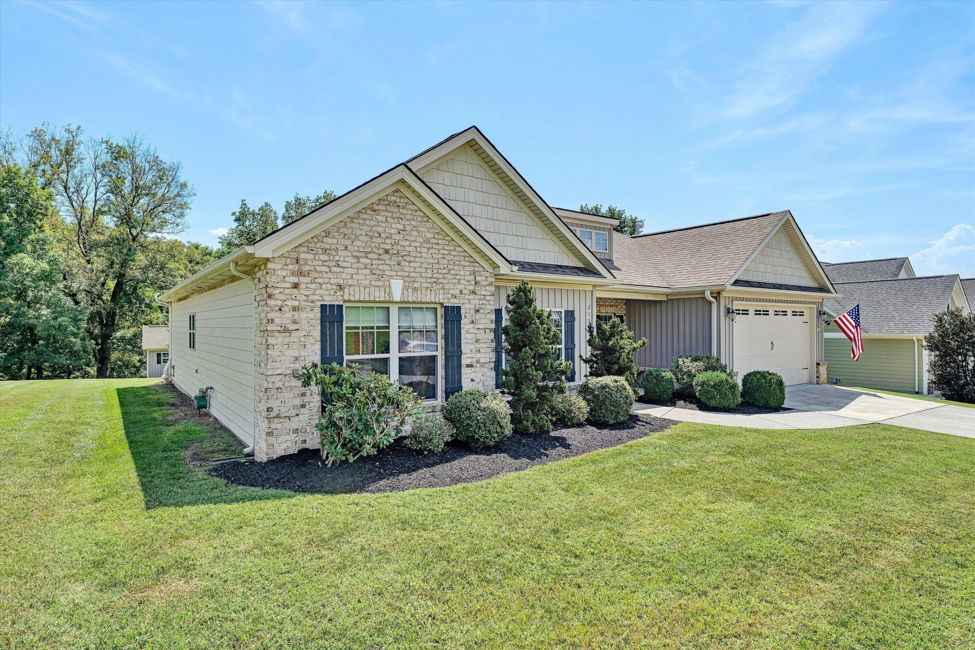 213 Mountain Brook DR - Photo 2