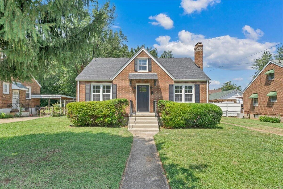 2518 Ravenwood AVE NW - Photo 2