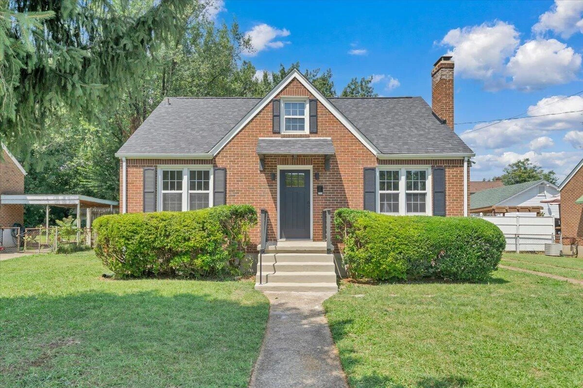 2518 Ravenwood AVE NW - Photo 3