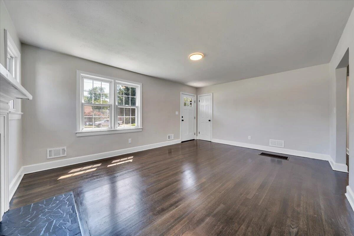 2518 Ravenwood AVE NW - Photo 7