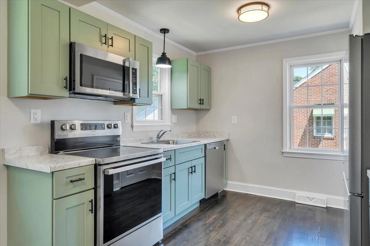 2518 Ravenwood AVE NW - Photo 11