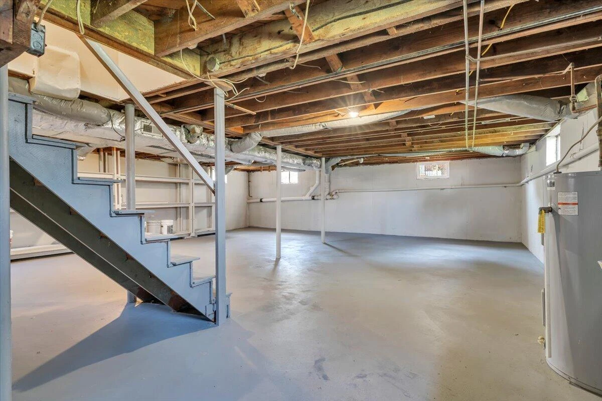2518 Ravenwood AVE NW - Photo 26