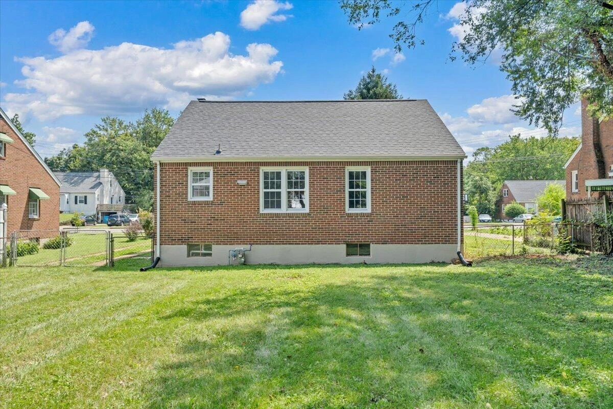 2518 Ravenwood AVE NW - Photo 27