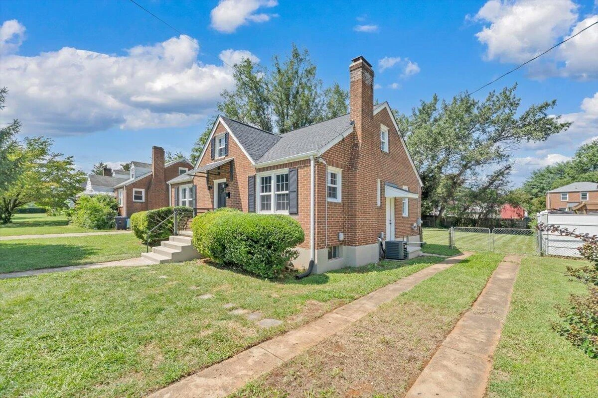 2518 Ravenwood AVE NW - Photo 30