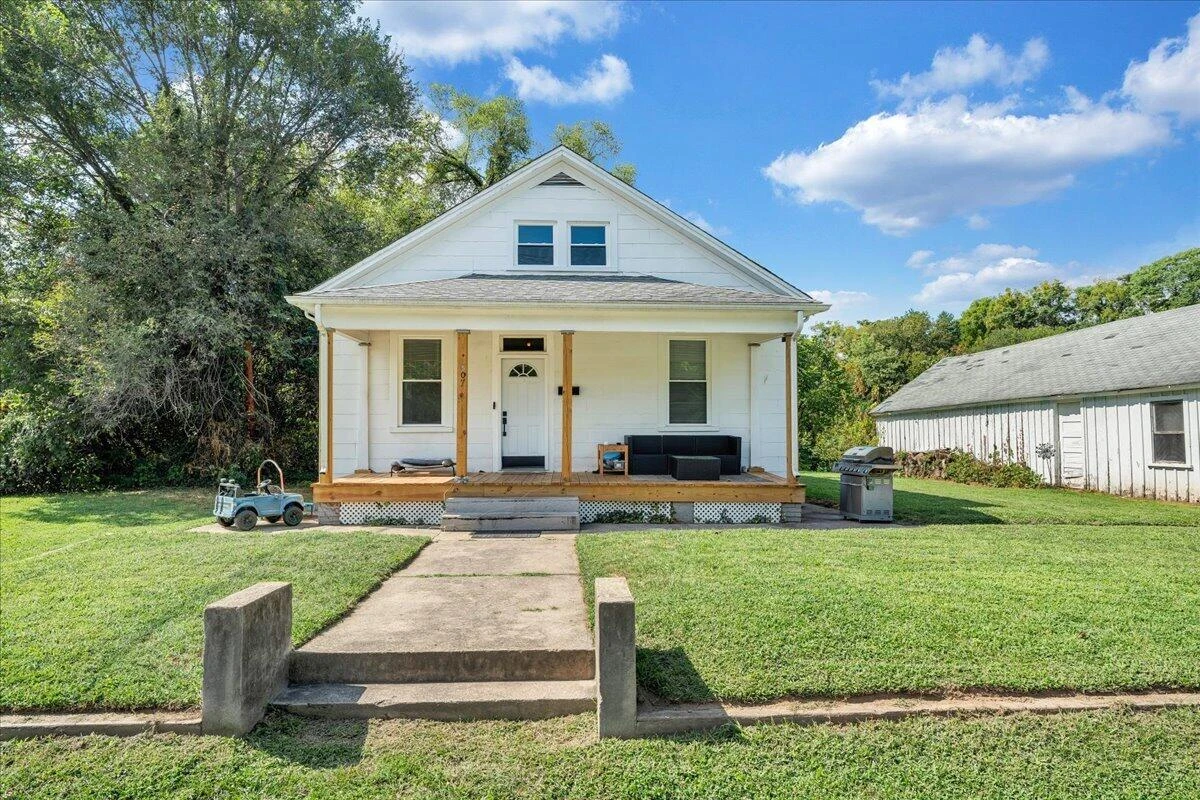 807 Piedmont ST SE - Photo 2