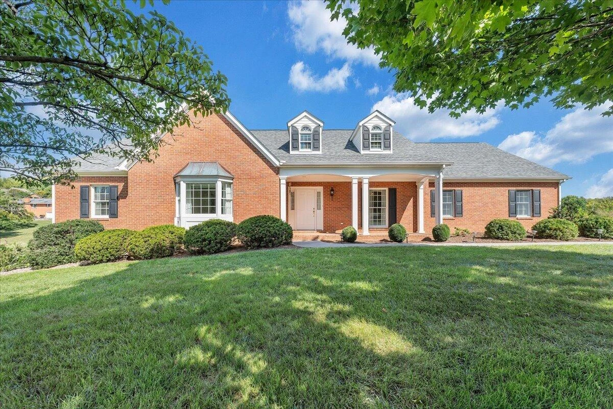 16 Pinehurst DR