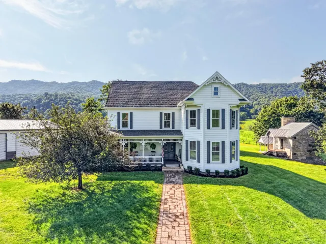 743 Crocketts Cove RD