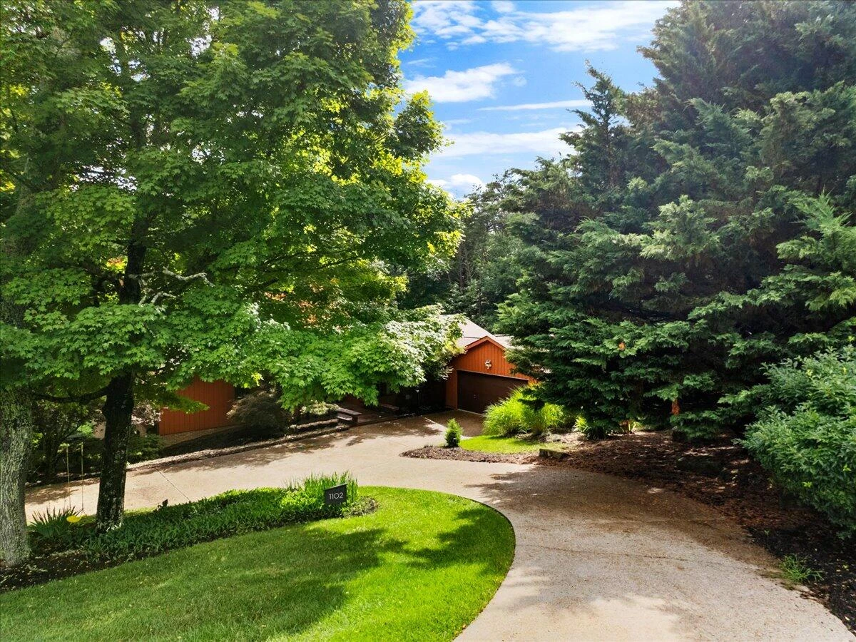 1102 Deerfield DR - Photo 4