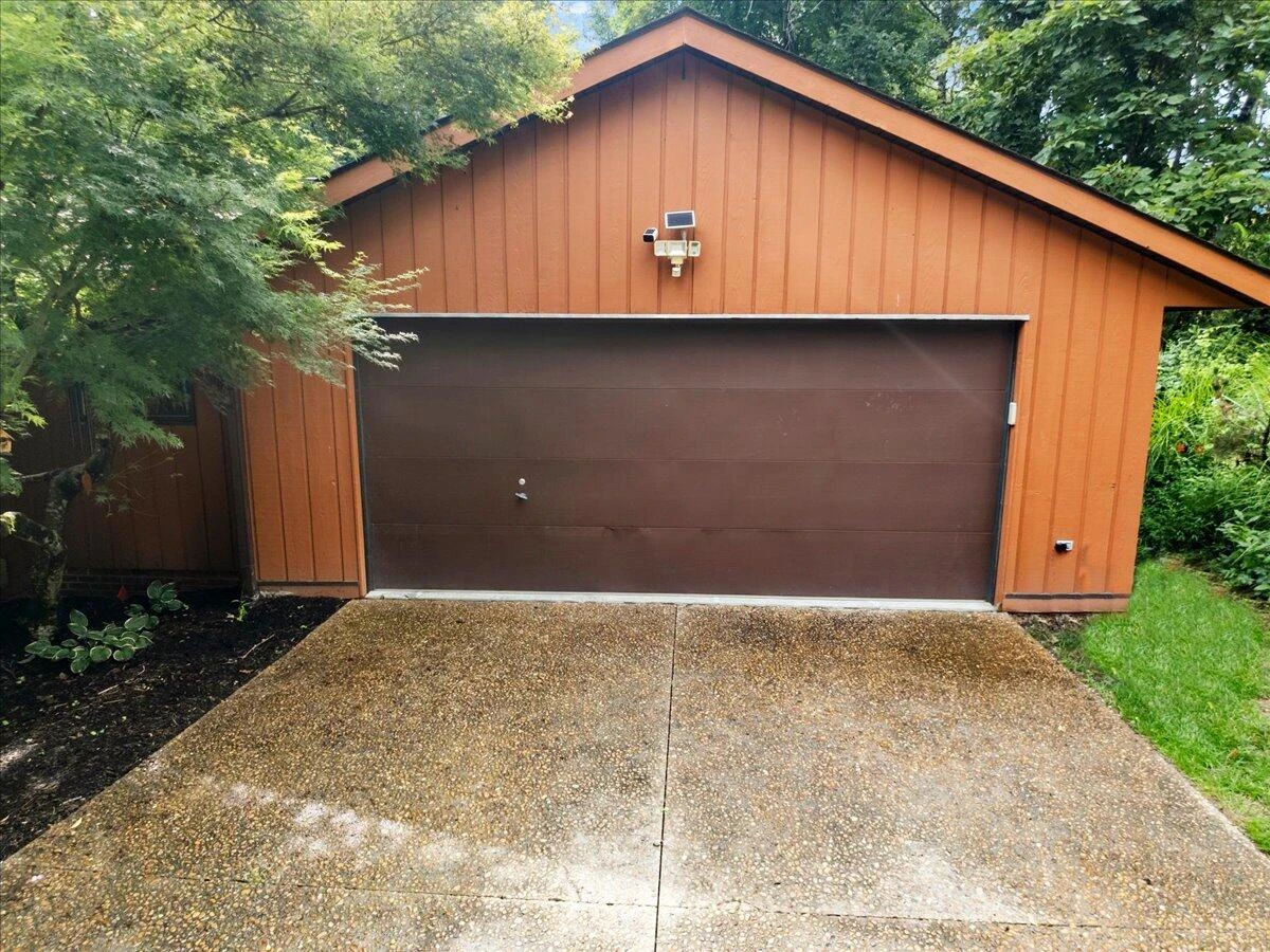 1102 Deerfield DR - Photo 6