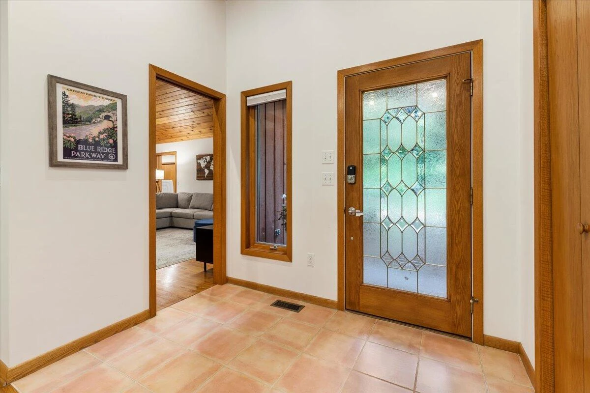 1102 Deerfield DR - Photo 9