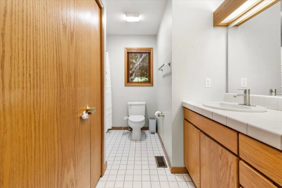 1102 Deerfield DR - Photo 11