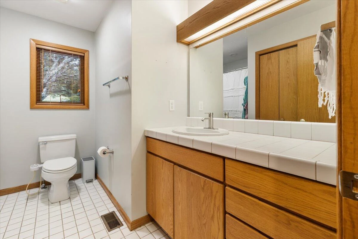 1102 Deerfield DR - Photo 12