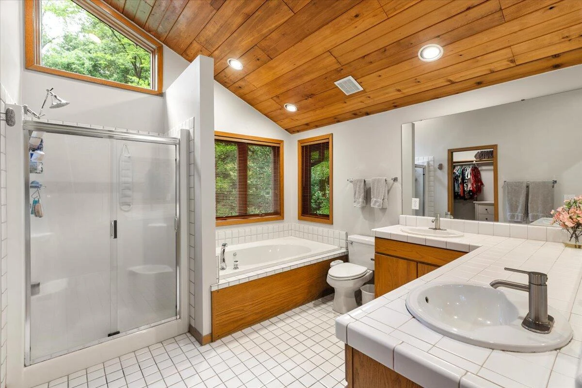 1102 Deerfield DR - Photo 19