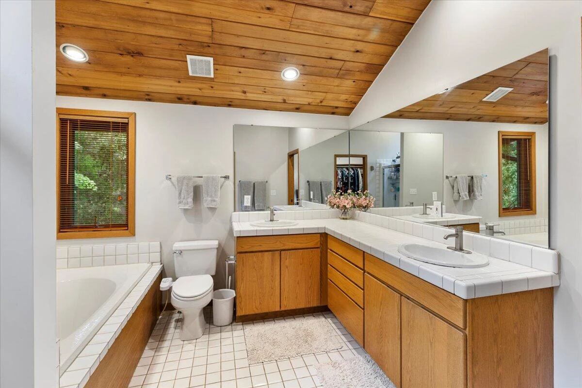 1102 Deerfield DR - Photo 20