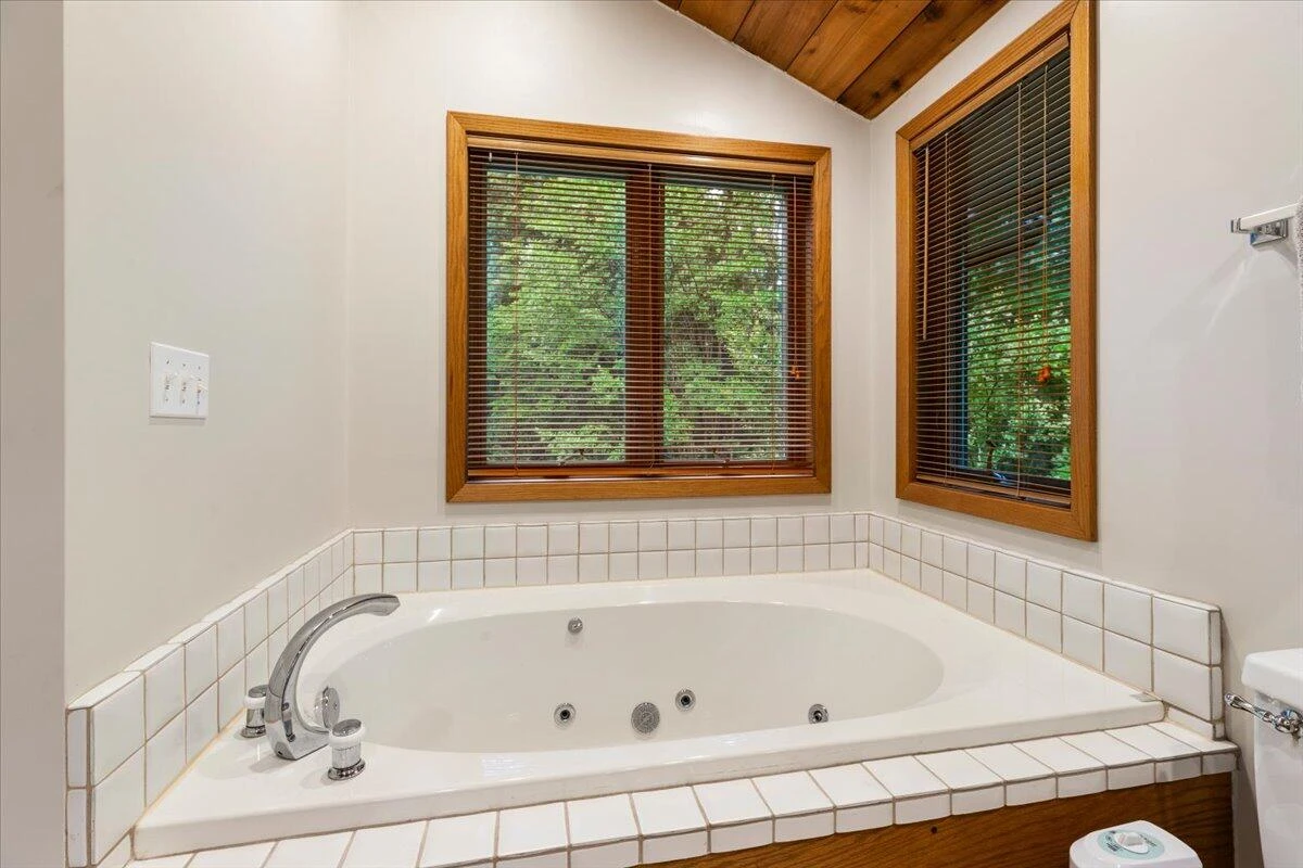 1102 Deerfield DR - Photo 21