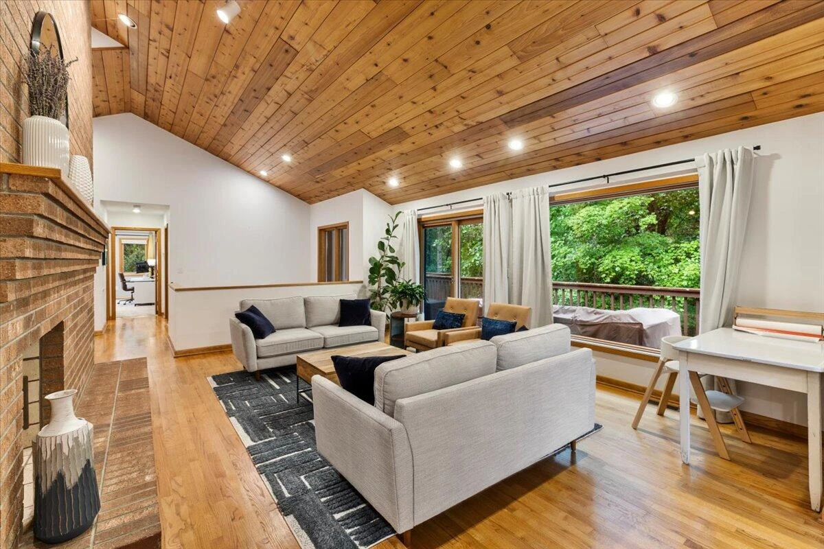 1102 Deerfield DR - Photo 26
