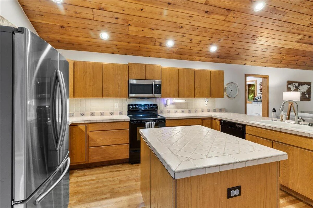 1102 Deerfield DR - Photo 36
