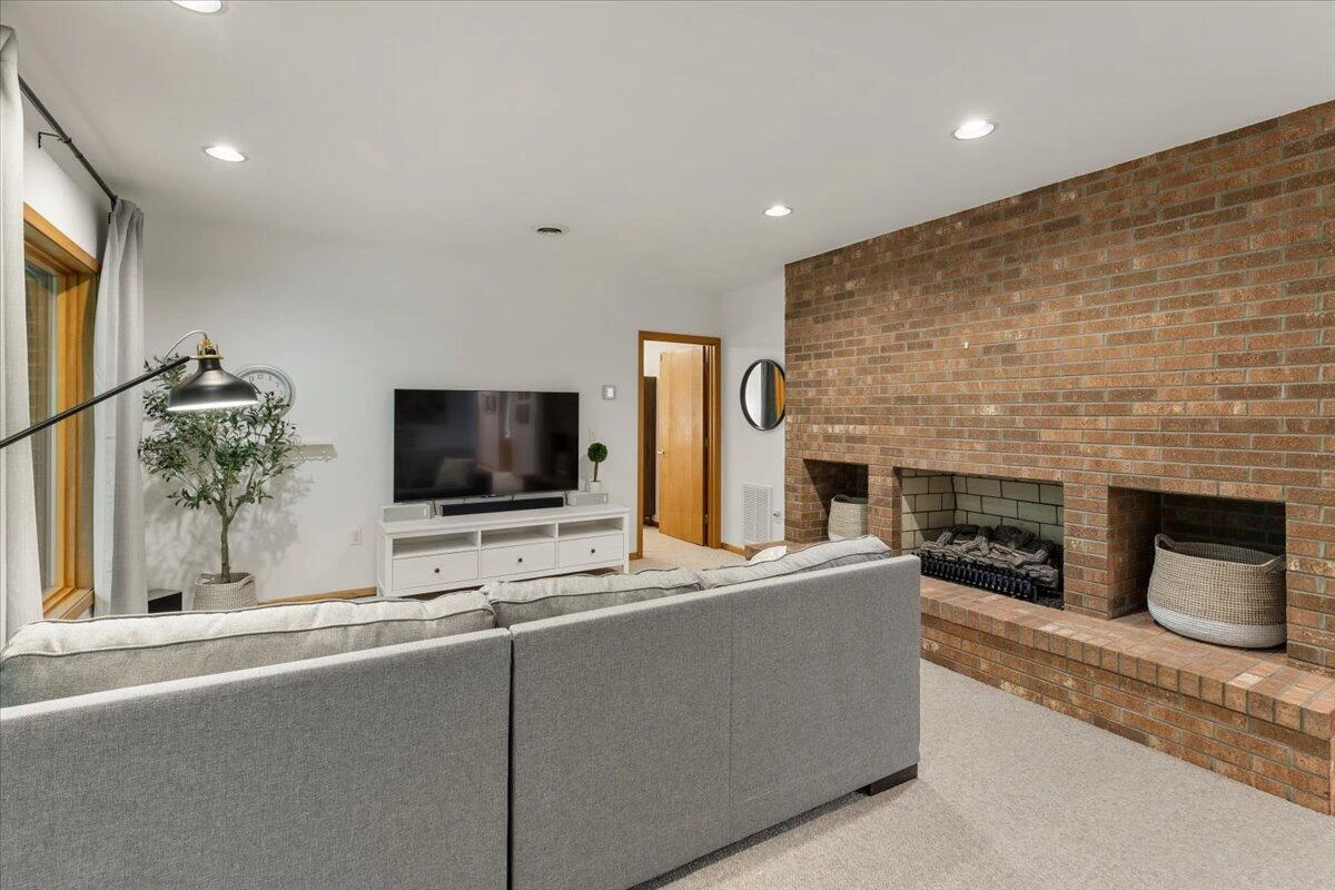 1102 Deerfield DR - Photo 47