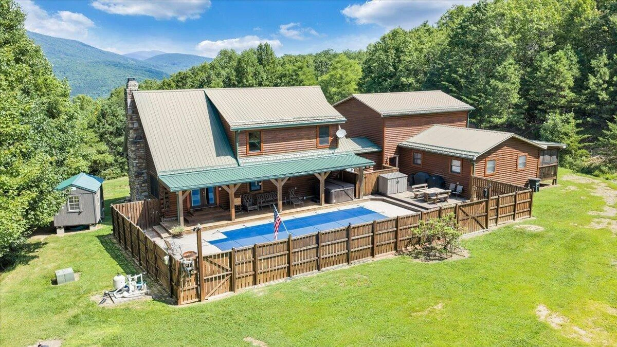 1010 Craig Woods RD - Photo 3