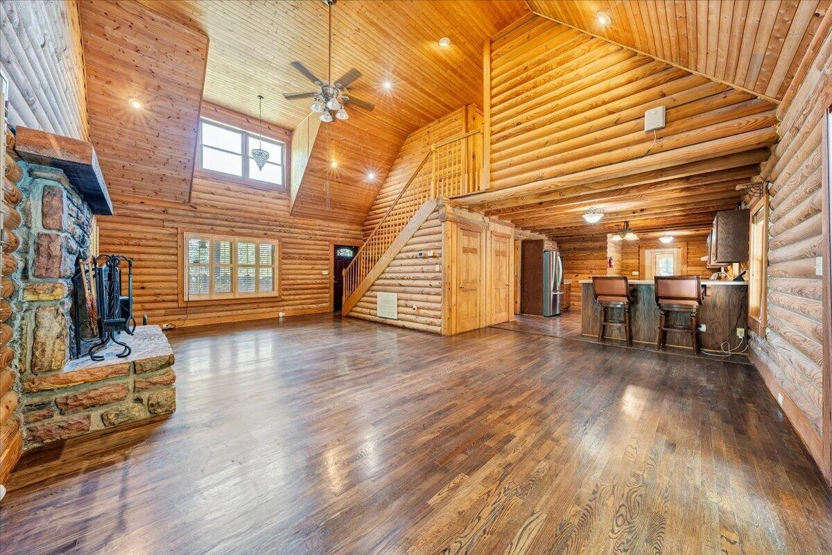 1010 Craig Woods RD - Photo 9