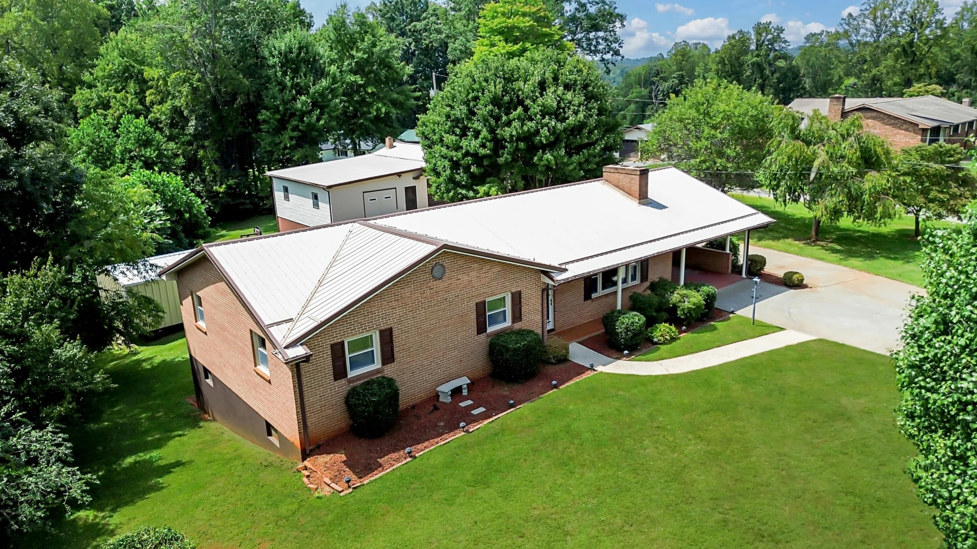 2821 Reed Creek DR - Photo 2