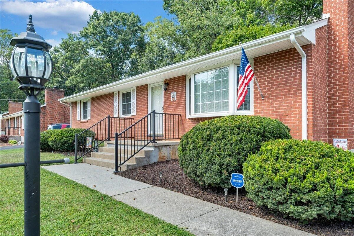 4501 Kirkwood DR - Photo 2