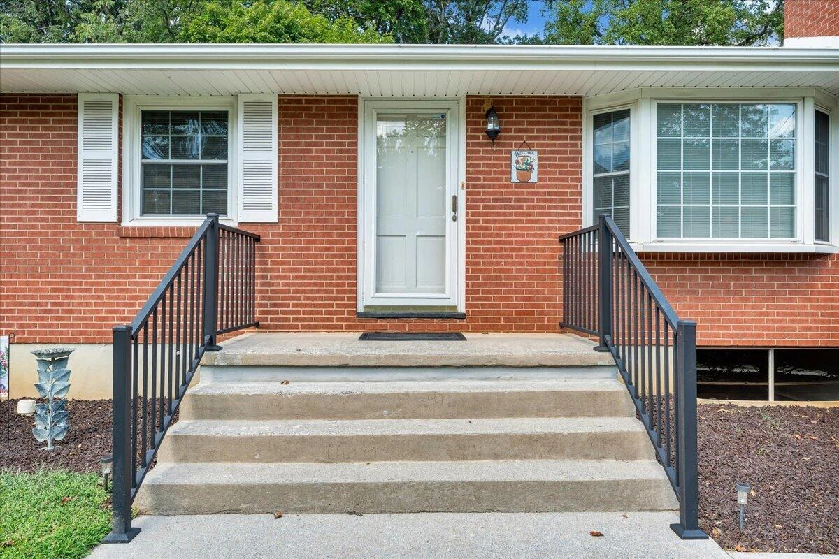 4501 Kirkwood DR - Photo 3