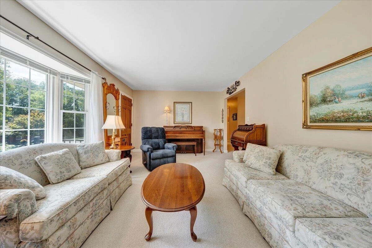 4501 Kirkwood DR - Photo 6