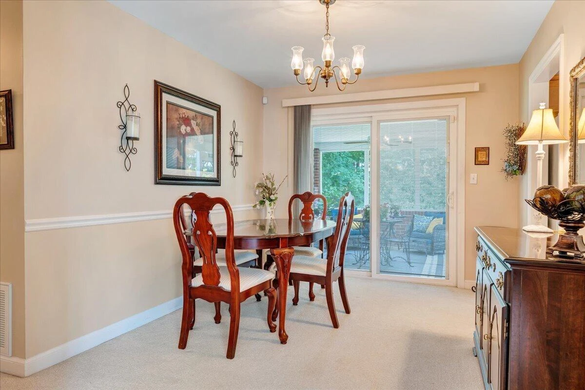 4501 Kirkwood DR - Photo 8