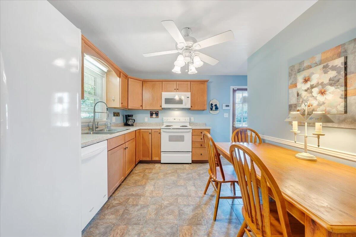 4501 Kirkwood DR - Photo 10