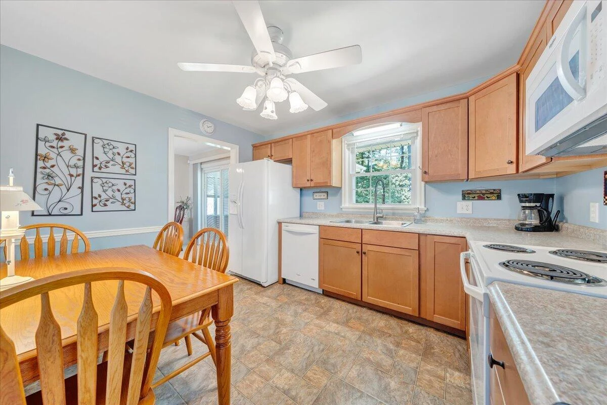 4501 Kirkwood DR - Photo 11