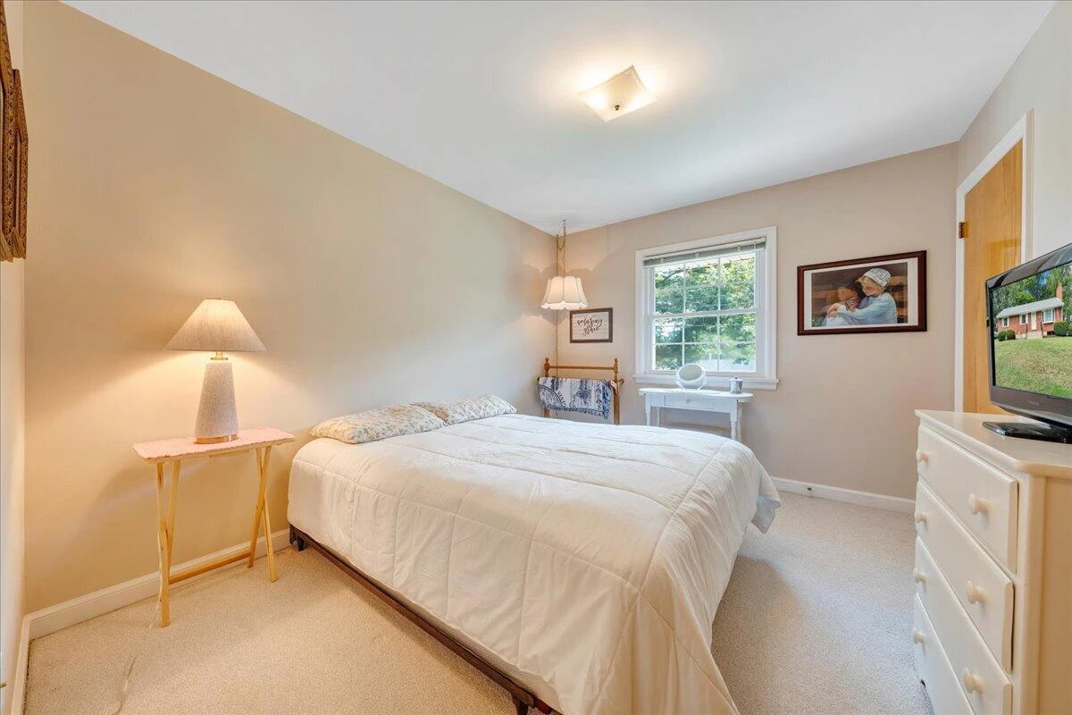 4501 Kirkwood DR - Photo 16