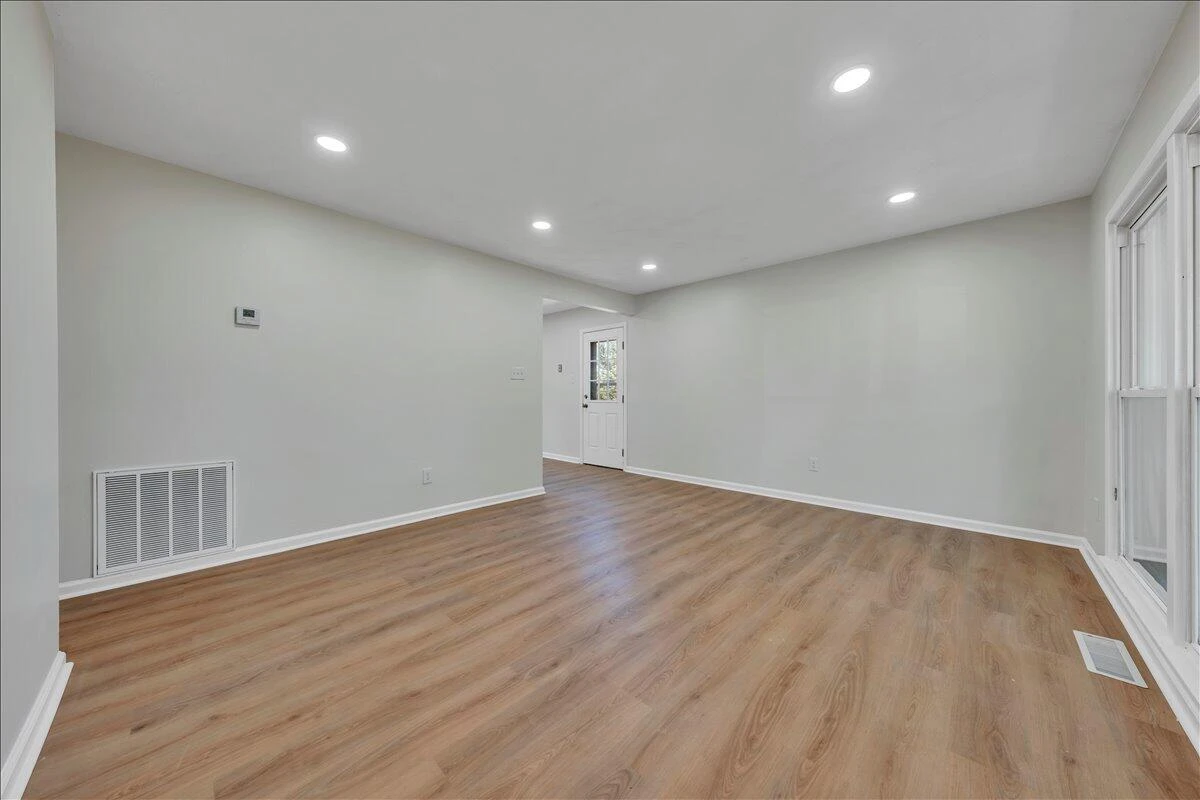 1072 Maywood DR - Photo 7