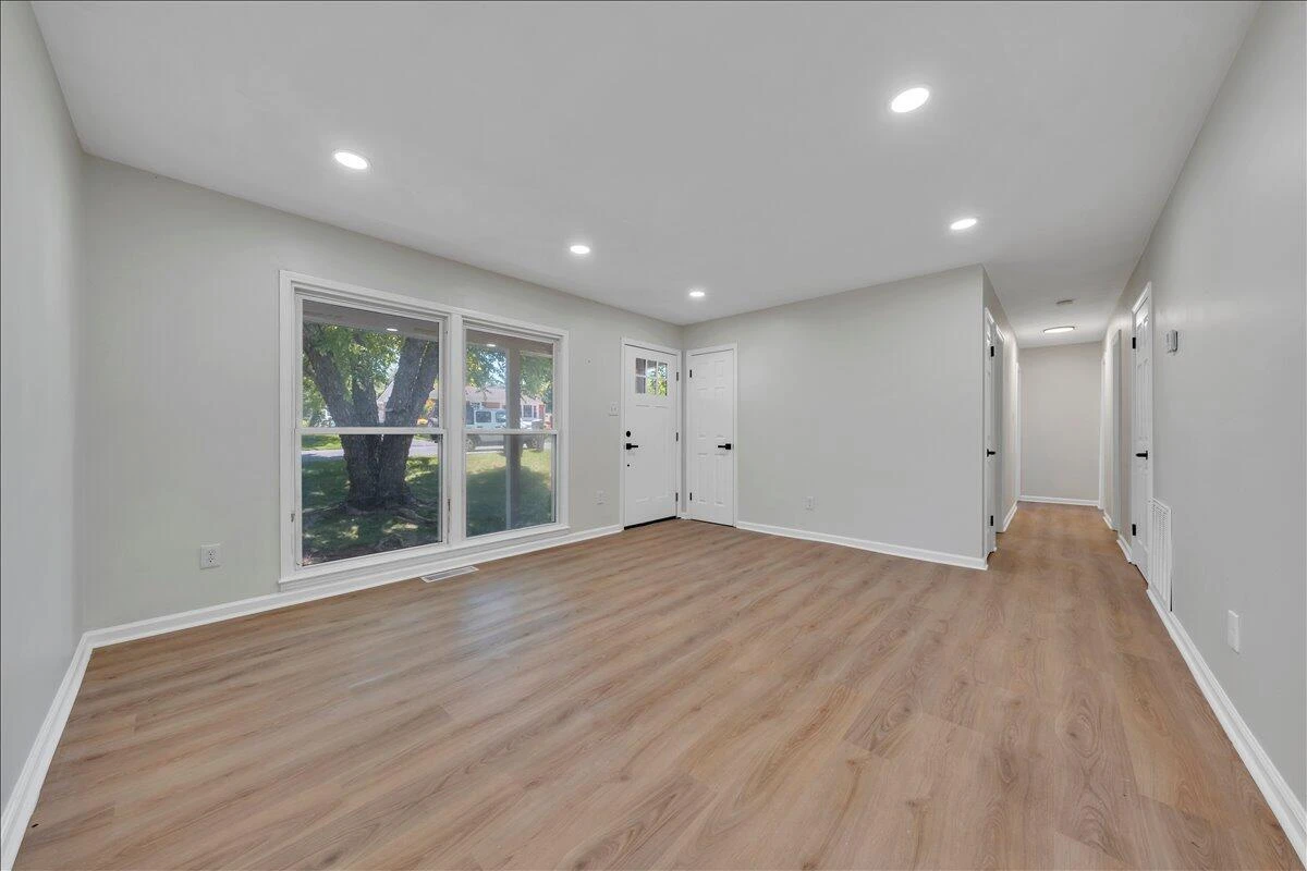 1072 Maywood DR - Photo 10