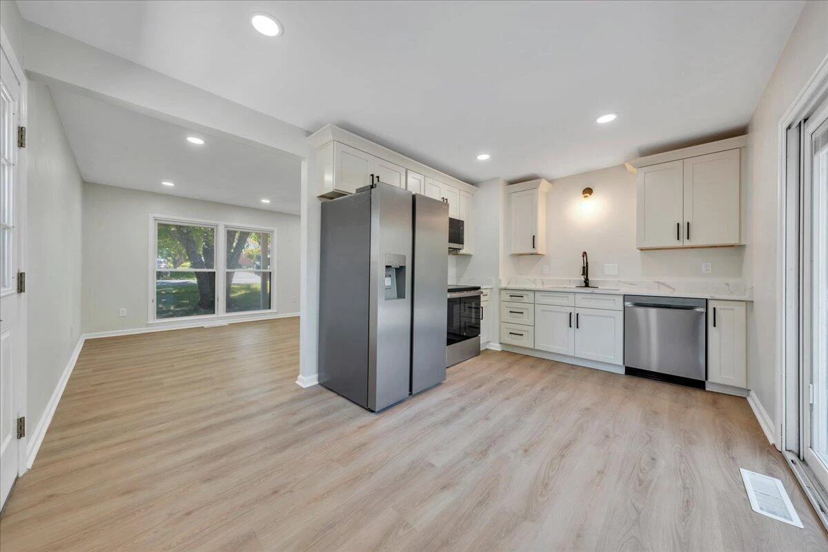 1072 Maywood DR - Photo 12