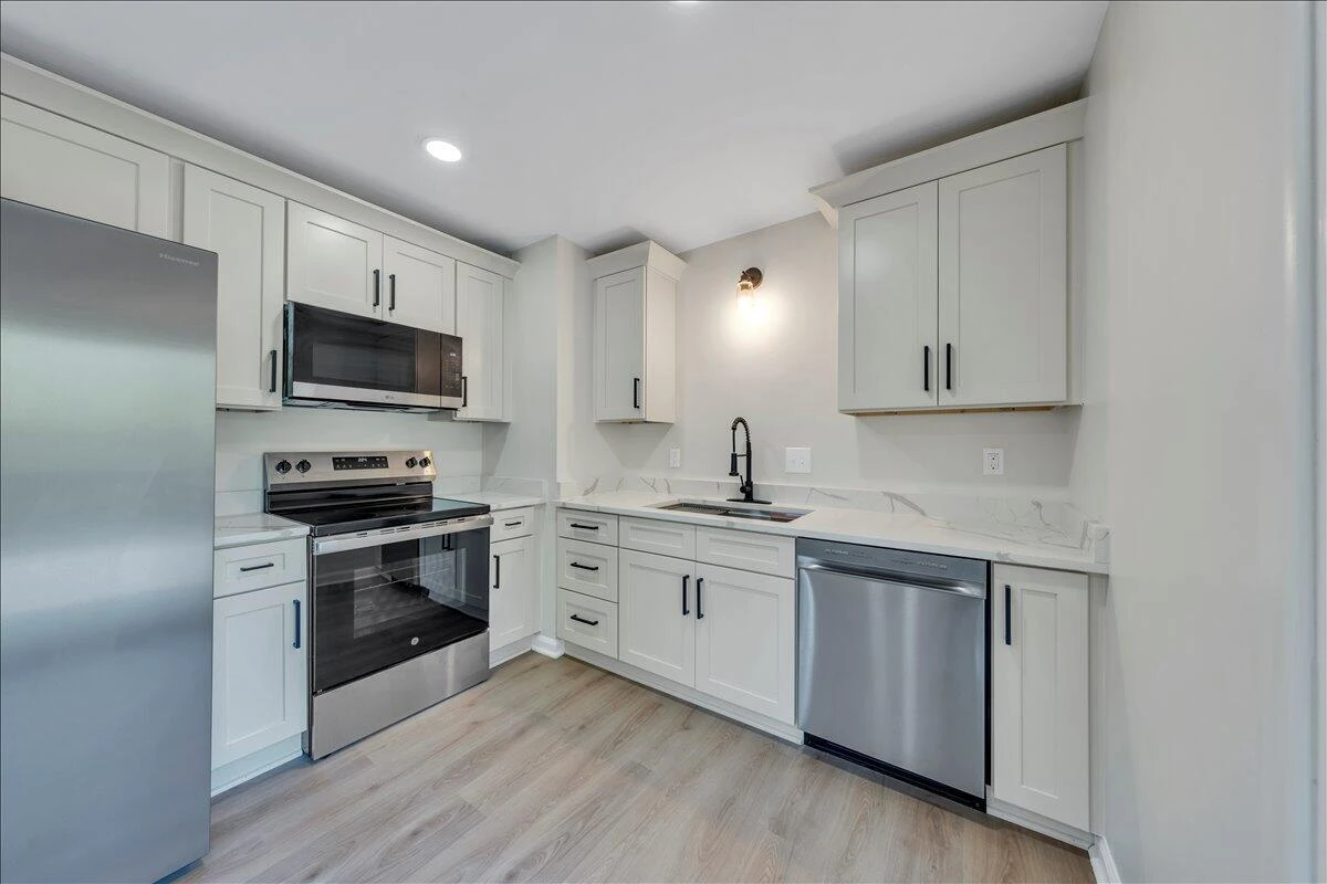 1072 Maywood DR - Photo 14