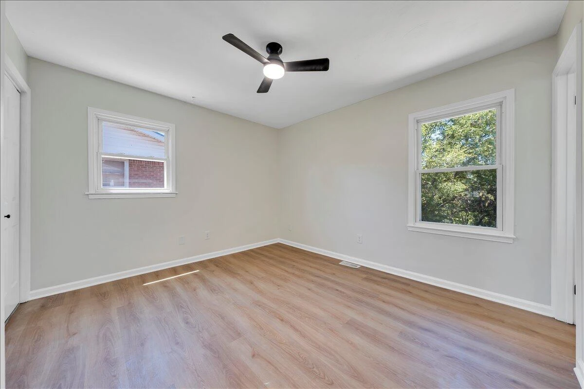 1072 Maywood DR - Photo 16