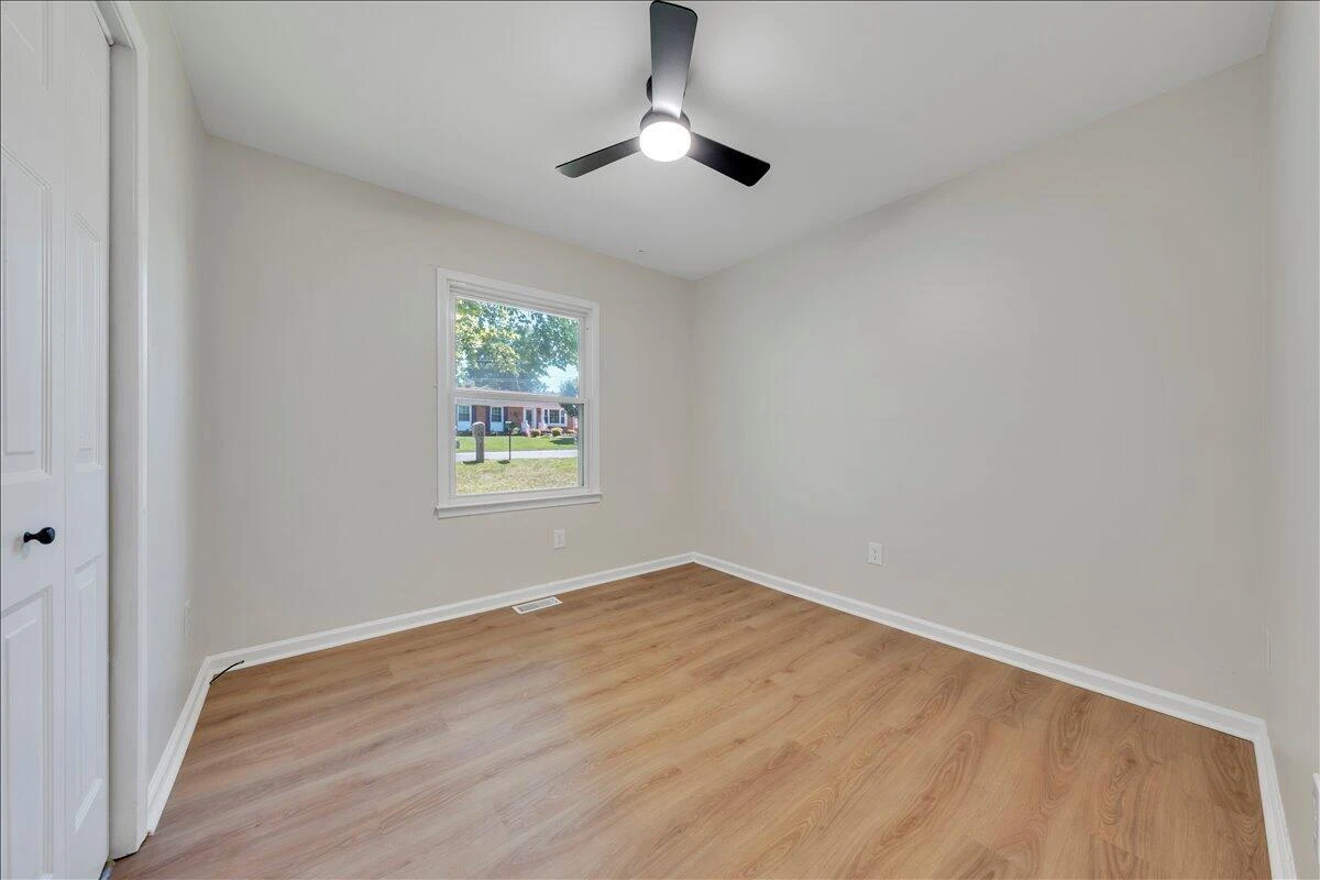 1072 Maywood DR - Photo 23