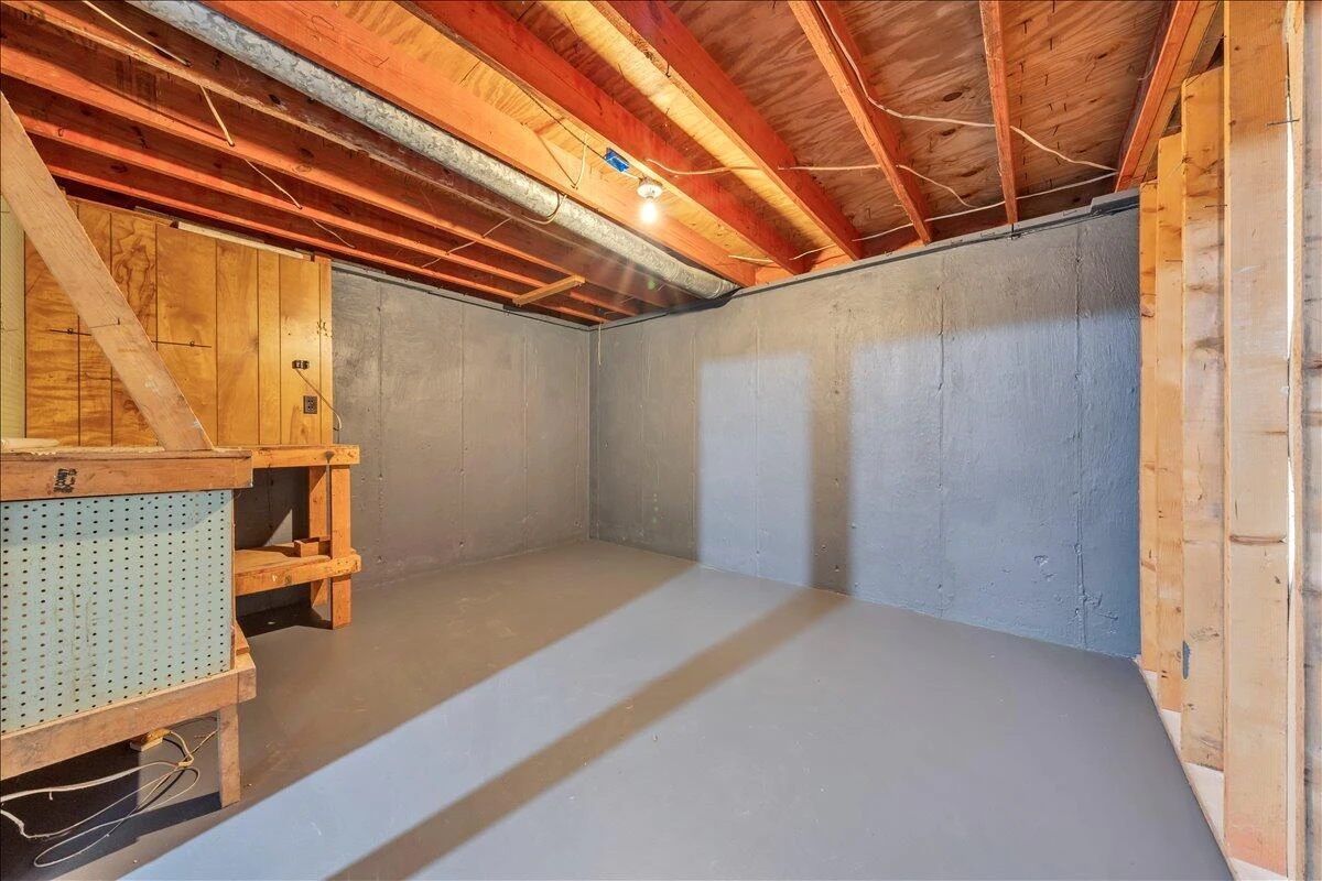 1072 Maywood DR - Photo 37