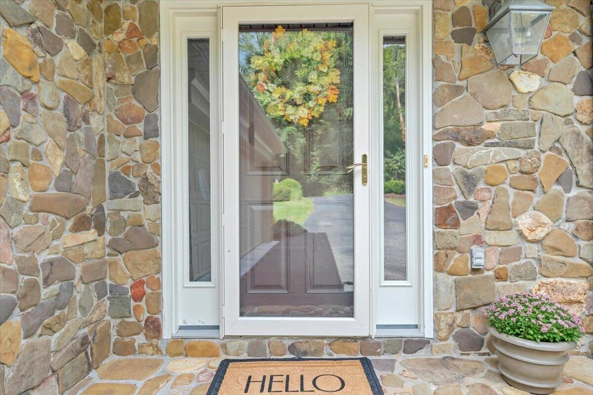 2443 Beverly BLVD SW - Photo 3