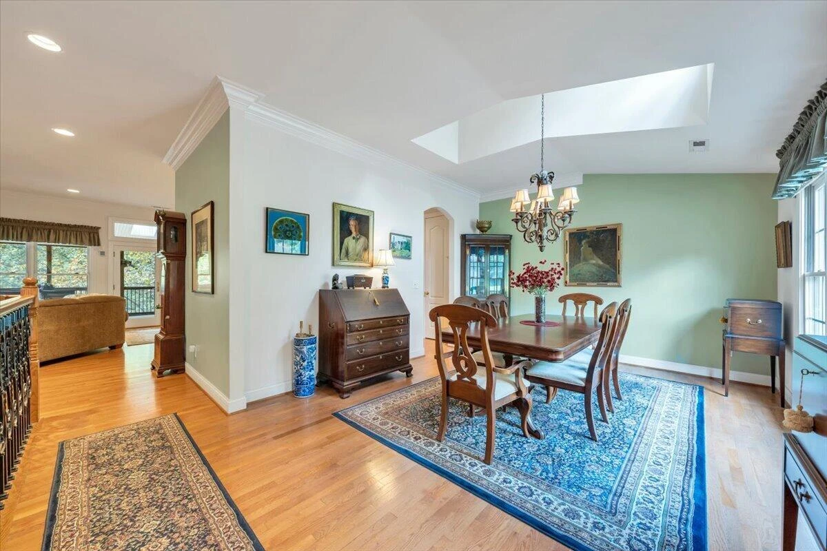 2443 Beverly BLVD SW - Photo 4