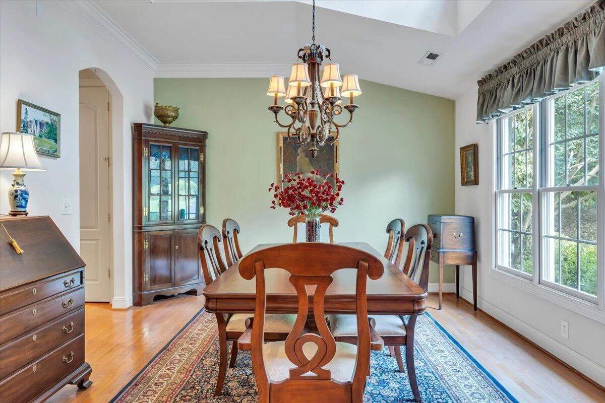 2443 Beverly BLVD SW - Photo 5