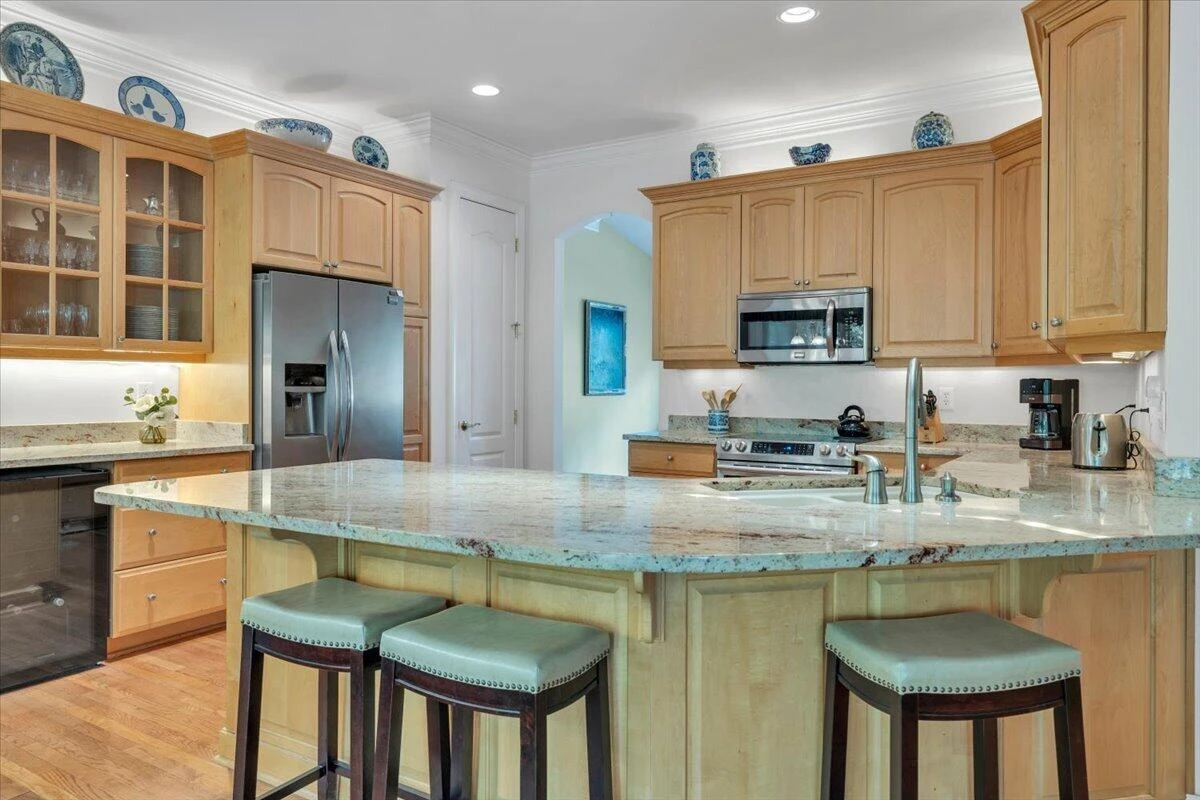 2443 Beverly BLVD SW - Photo 15