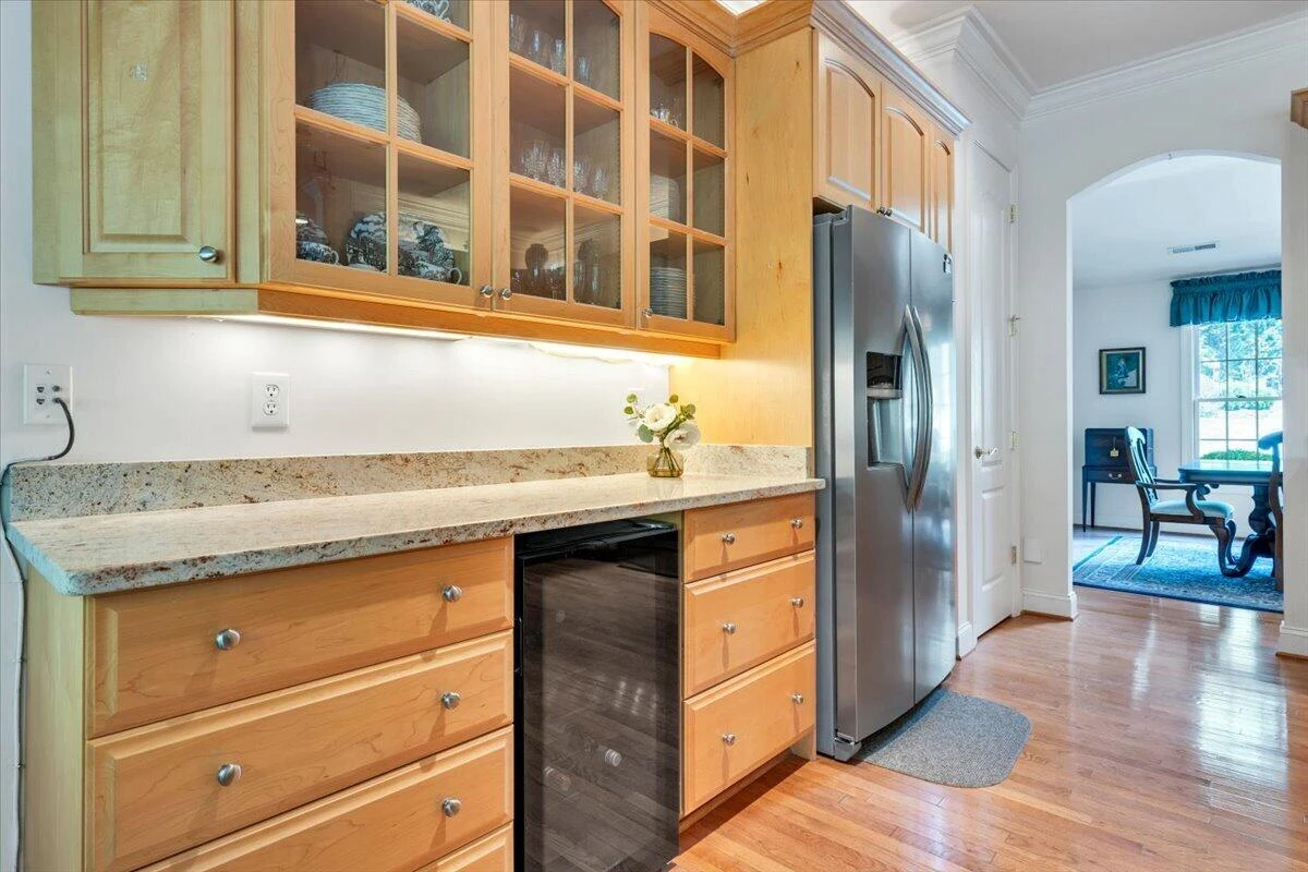 2443 Beverly BLVD SW - Photo 16