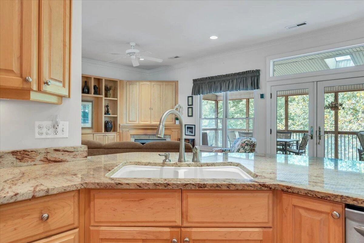 2443 Beverly BLVD SW - Photo 19