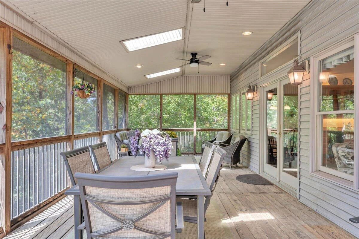 2443 Beverly BLVD SW - Photo 23