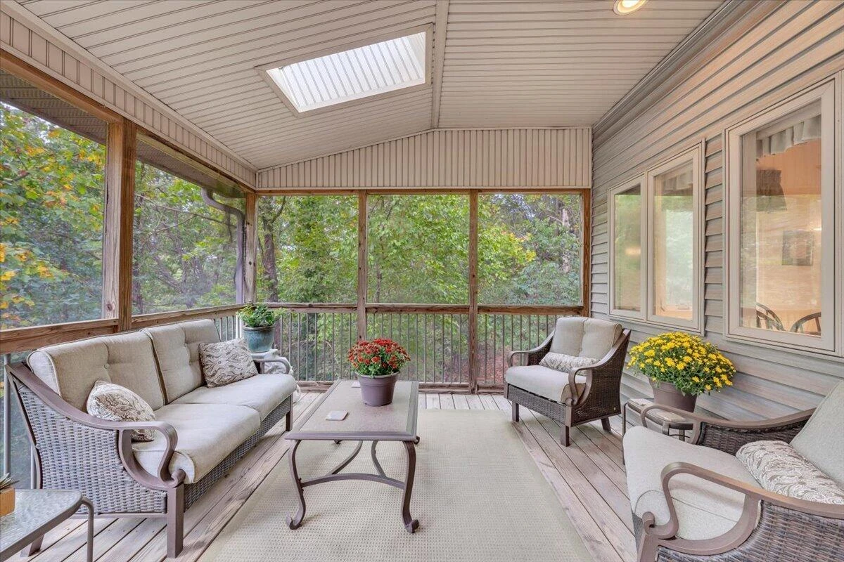 2443 Beverly BLVD SW - Photo 24