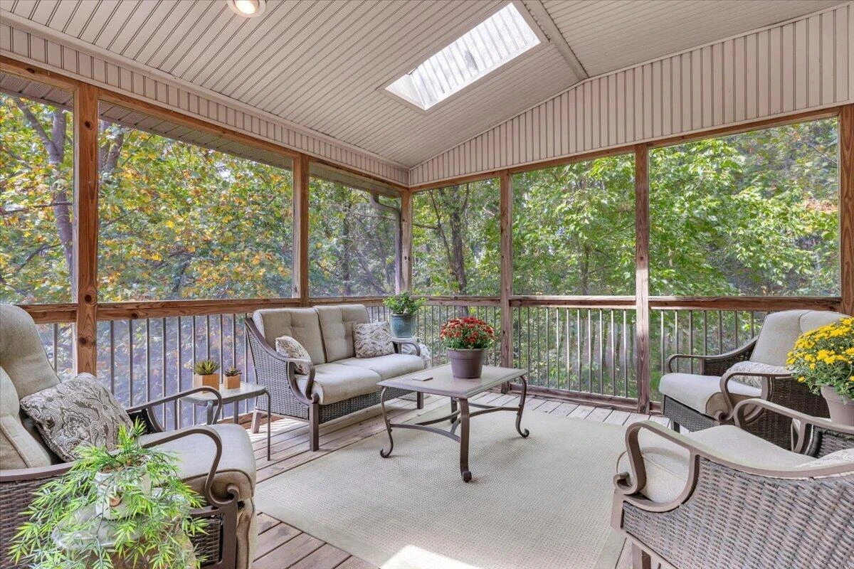 2443 Beverly BLVD SW - Photo 25