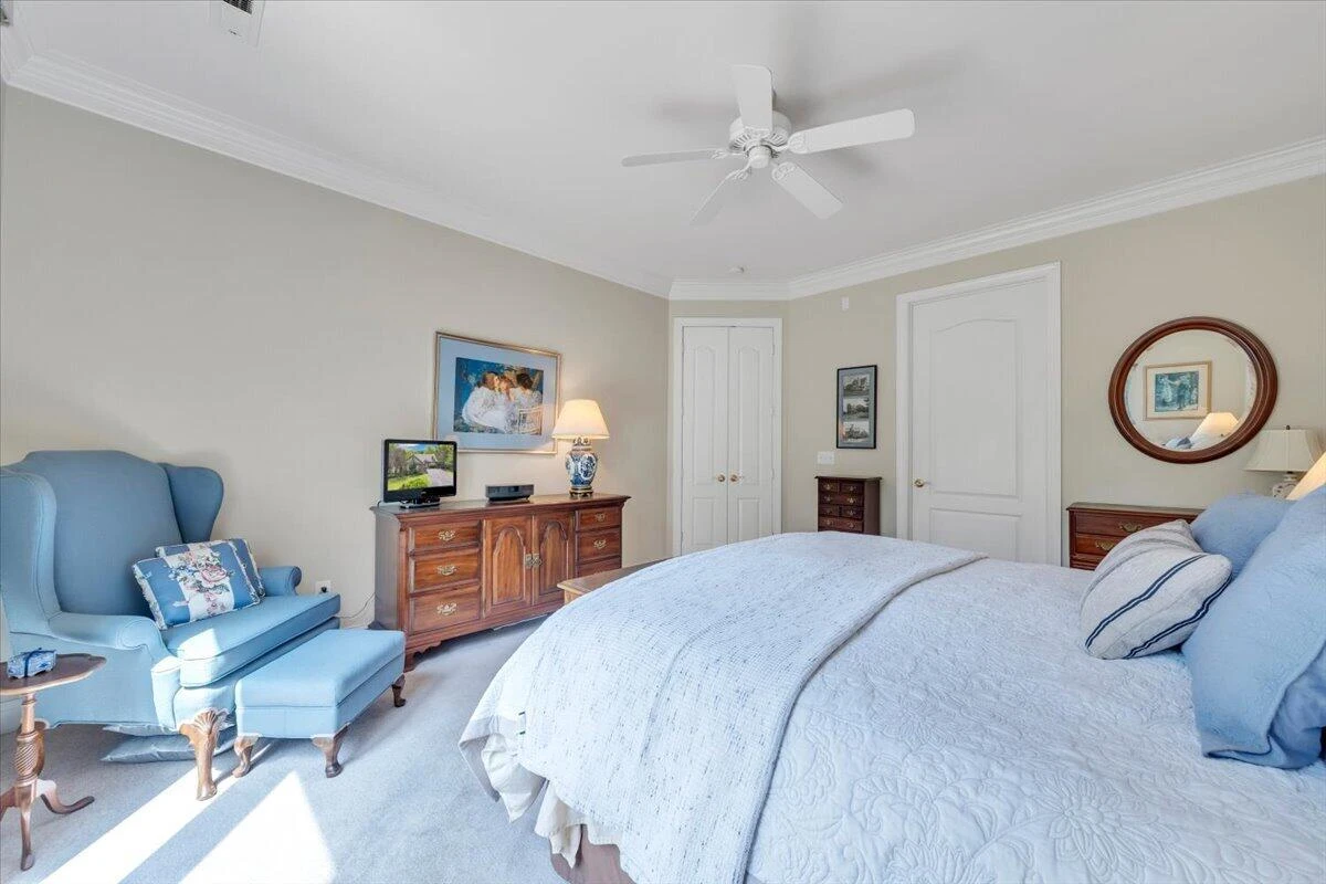 2443 Beverly BLVD SW - Photo 29
